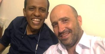 "החדשות" עושים כבוד למשרד החדש של גיא פרידמן