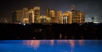 המצילה שוחחה בטלפון, וילדה בת שש טבעה