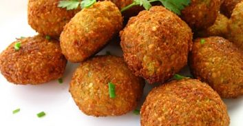 הפלאפל עלה לשלמה עמר 240 אלף שקל