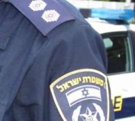 שוטר תנועה וניידת