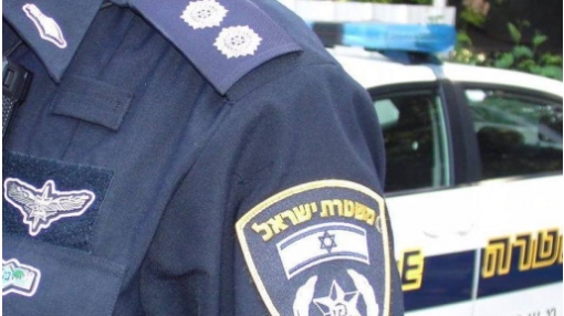 שוטר תנועה וניידת