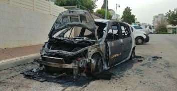 חדרה: יממה אחרי הצתת רכב, רימון לעבר ביתו של סוחר מכוניות