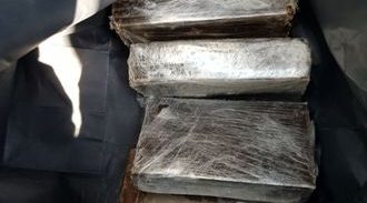 מוכר למשטרה מבת ים נעצר בירושלים עם 17 פלטות חשיש