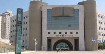 מנהלת אגף בעיריית אשדוד תפרה מכרז עם הדוד