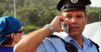 כתב אישום נגד קצין משטרה בכיר, על הפרעה לשוטר
