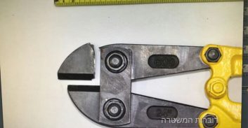 הקאטר השבור הסגיר את הפורץ לקיוסק