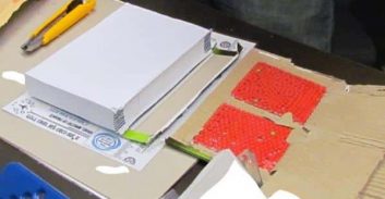 כדורי אקסטזי הוסלקו בתוך מילון