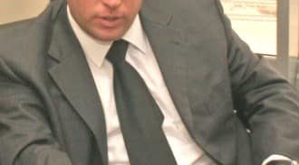 האישומים נגד עו"ד עמיקם הדר: "הפעיל" קציני משטרה והונה לקוחות