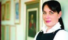 המורה שתמונות העירום שלה הופצו – חוזרת ללמד