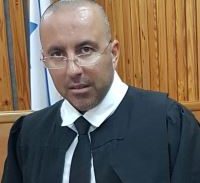 אישום: התחזה לסמנכ"ל הוט ועקץ סחורות במיליון שקל