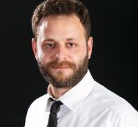 חשד: שני צעירים פרצו לעשרות מוניות