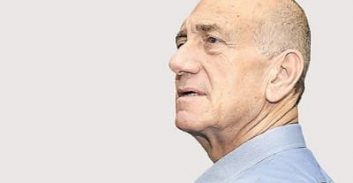 הלך השליש? המשטרה תפתח תיק פלילי נגד אהוד אולמרט