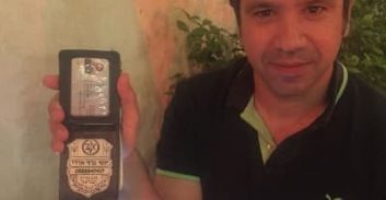 יוסי גרף מציג: תגים ועיתונאים חוקרים