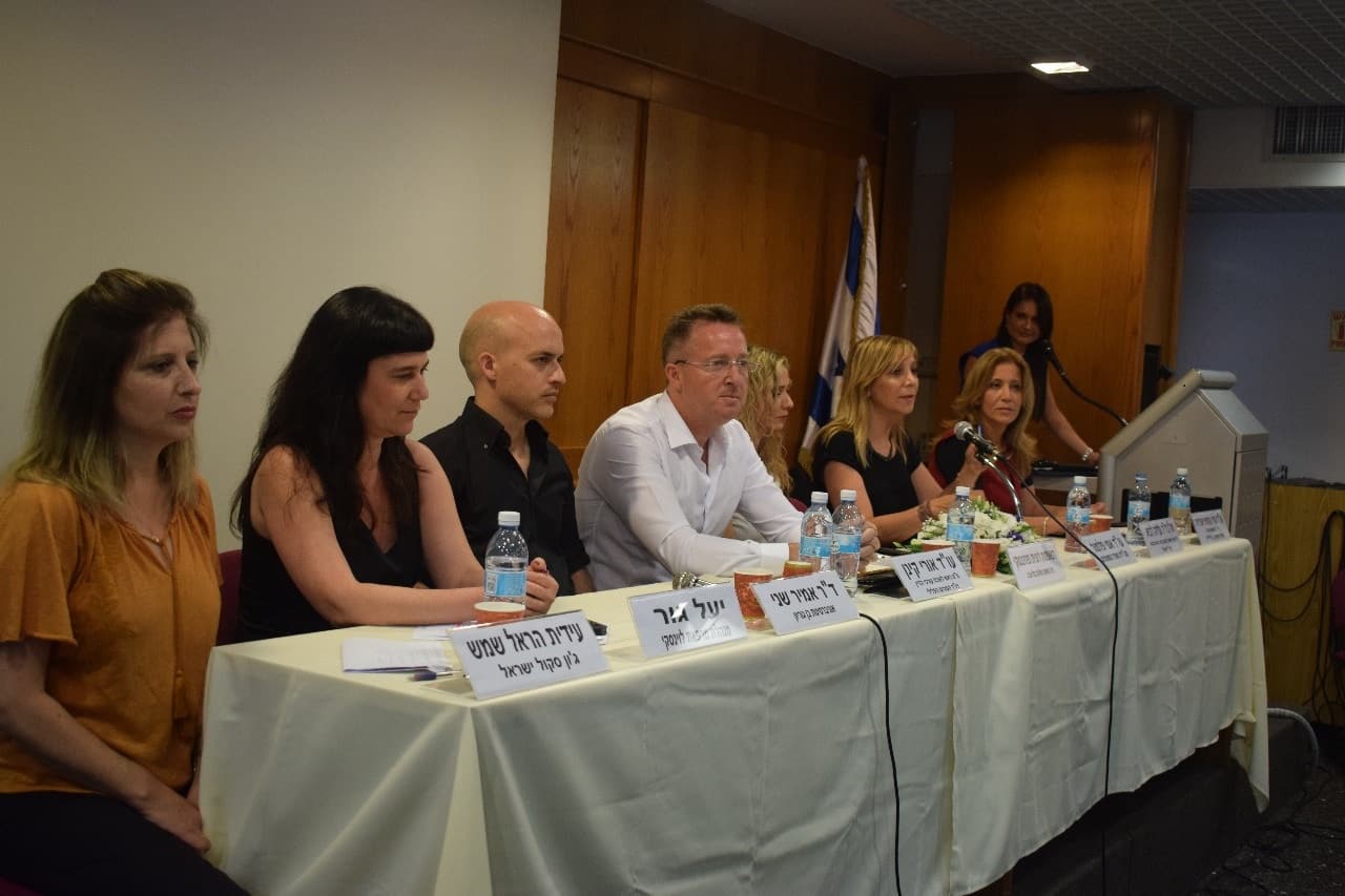 חברי הפאנל. פלמור תמליץ, שקד תכריע