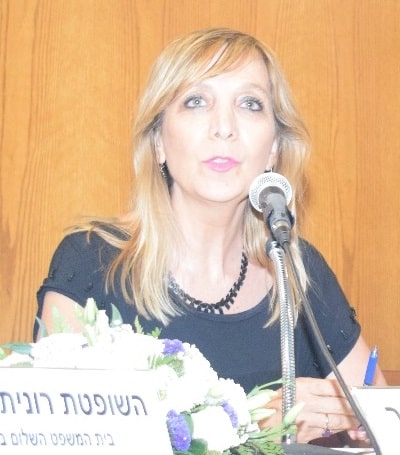 אמי פלמור. "החוק הפלילי הוא המפלט האחרון"