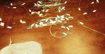 גנבו תכשיטים בשווי מאות אלפי שקלים והחביאו אותם – בפח