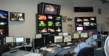 אשרי המאמין בסקרים