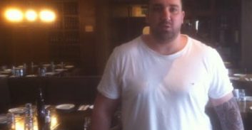 נסיון פגיעה נוסף בחזי ראובן – בפתח מועדון החתול והכלב