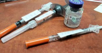 חשד: מתחזה לרופא הזריק בוטוקס לעשרות גברים ונשים