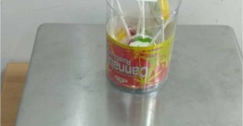 חשד: חזר מחו"ל כשבתיקו ממתקים מועשרים בקנאביס