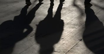 עבודות שירות לנאשם שפצע עובד בקיוסק ואיים על שוטר