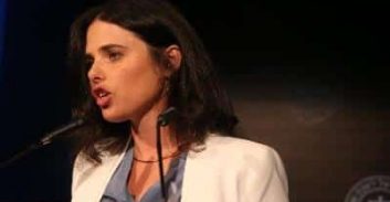 השופטת מרים נאור מדברת. תקשיבו