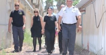שרת המשפטים סיירה בבתי הכלא במחוז מרכז