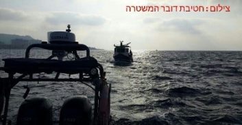 שומרים על התנועה בים