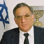 אישום: התחזה בפייסבוק לאחר וסחט קטינה