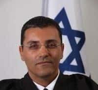 הנאשם הודה, אך זוכה בגלל חיפוש לא חוקי בביתו