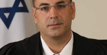 "הטיולים" של פטריק עמוס עלו לו 50 אלף שקל