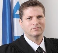 14 תיקי הונאה סדרתית של קשישים ואנשים חלשים