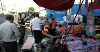לוד: שלושה נפגעו ממשאית שנכנסה בעמוד בשוק