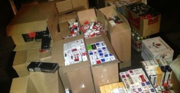 השוטרים תפסו במסחרית סיגריות מחו"ל ומשקאות אלכוהוליים החשודים כמוברחים