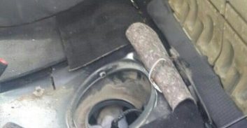 מטענים, רובים, אקדח ושני נשקים מאולתרים