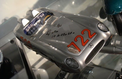 בהערכה, מנהג המרוצים האגדי. מרצדס 722, אחד הדגמים היקרים באוסף