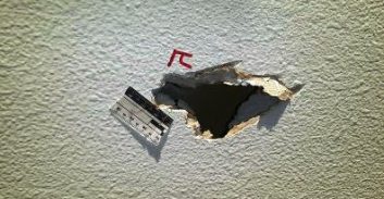 עבריין שנורה על ידי שוטר מונשם מורדם ומשותק בכל גופו