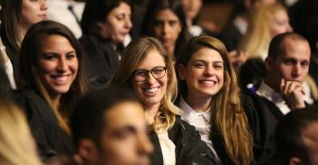 1,100 עו"ד חדשים הוסמכו – נוה אמר להם שיתקשו למצוא עבודה