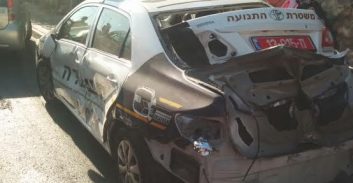 משאית התנגשה בניידת, שוטר ומתנדב נפצעו