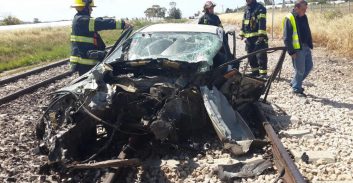רכב פגע ברכבת סמוך לזיכרון יעקב ; שני בני אדם נפצעו