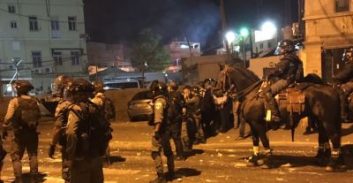 יפו: הפגנה אלימה לאחר מעצר אחיו של הצעיר שנורה על ידי שוטרים