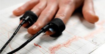 סנגור הפנה לפוליגרף מטפלת שנחשדה בגניבת 25 אלף שקל מזקנה