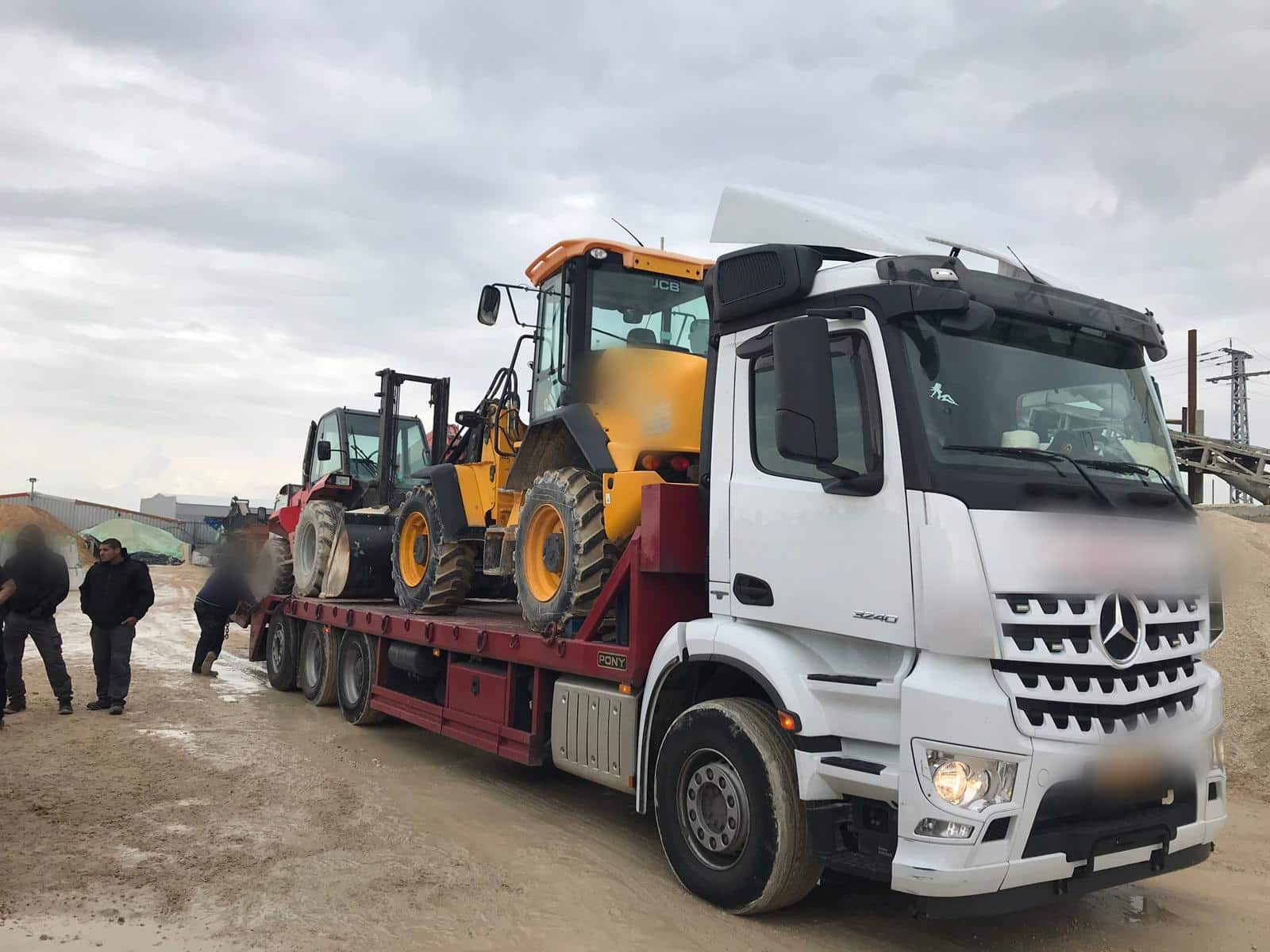 טרקטור שנתפס בפשיטה