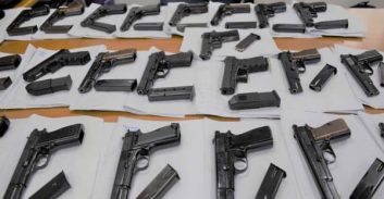 ארבעה ישראלים נאשמים בהברחת עשרות כלי נשק מירדן