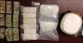 שלושה חשודים בייבוא 10 ק"ג קוקאין ו-MDMA בחבילת דואר