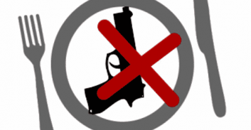 קריית מוצקין: בעל פיצוצייה נדקר, הושלך על העסק רימון ונורו לעברו יריות