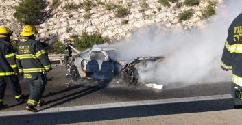 רכב עלה באש כתוצאה מתאונה ליד נצרת עילית – שניים נפצעו