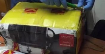 שלושה נעצרו בגין ייבוא עשרות חבילות סם מחו"ל