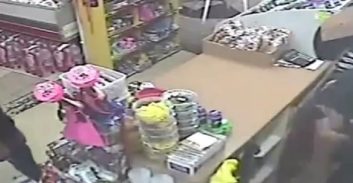 "תפתח את הקופה או שאני דוקר אותך": אישום נגד שני צעירים מאשקלון