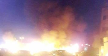 שריפה גדולה במגרש מכוניות בנשר – נבדק חשד להצתה